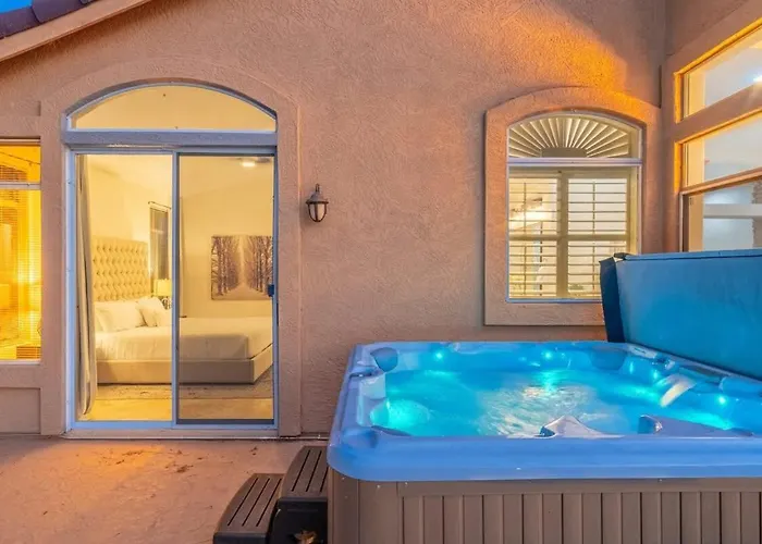 Lakeside With Private Patio Grill Golf View Holiday home Glendale