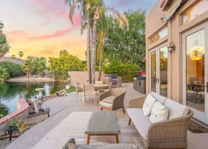 Holiday home Lakeside With Private Patio Grill Golf View Glendale