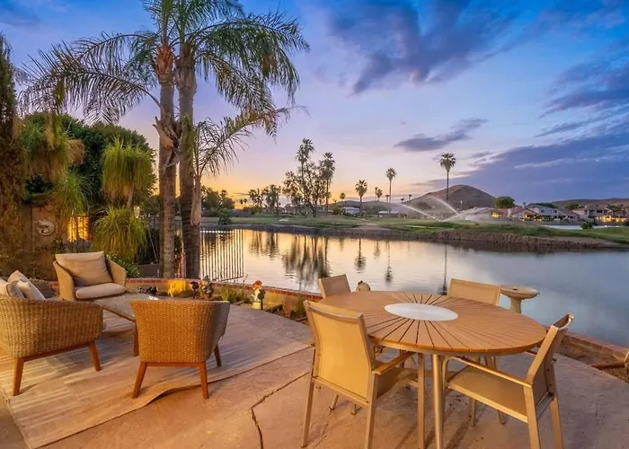 Lakeside With Private Patio Grill Golf View Glendale