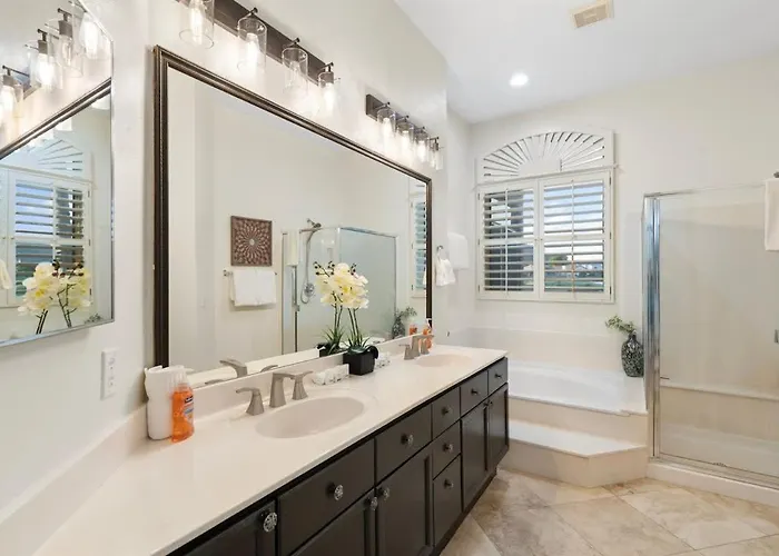 Holiday home Lakeside With Private Patio Grill Golf View Glendale