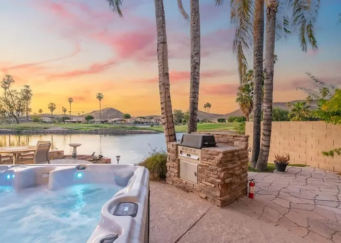Holiday home Lakeside With Private Patio Grill Golf View Glendale