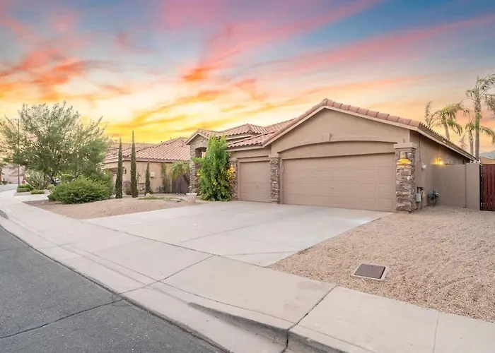 Holiday home Lakeside With Private Patio Grill Golf View Glendale
